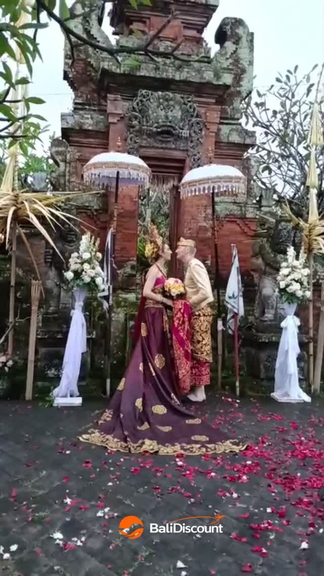 Сегодня на Бали стало на одну красивую историю любви больше 🤍🌿