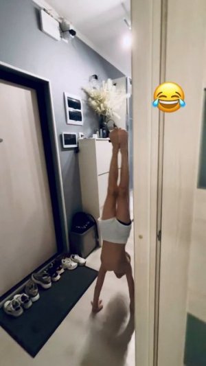 Шагаем на руках