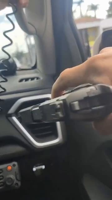#Бразилия #Bodycamera Задержание наркодиллеров бразильской военной полицией. смотреть онлайн