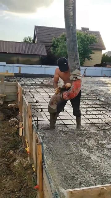 Заливаем бетон с улыбкой 😀 льем плиту фундамента бетонные работы строим дома и коттеджи ДомСтрой смотреть онлайн