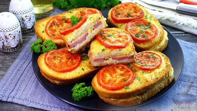 ГОРЯЧИЕ БУТЕРБРОДЫ С СЫРОМ И КОЛБАСОЙ