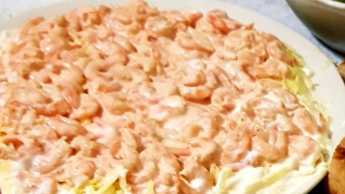 Салат из сыра с креветками