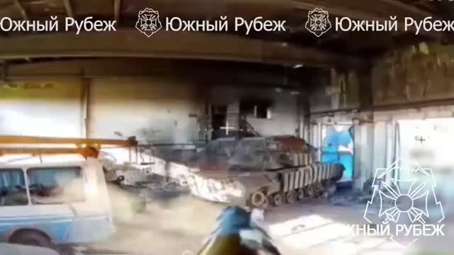 🔥🏴 Уничтожение танка Leopard 1A5 ударами Fpv-дронов под управлением операторов из ГрВ 