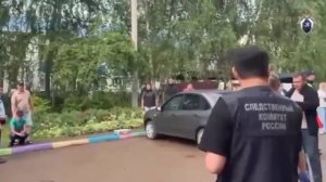 Житель Башкирии убил подростка из-за пакета с продуктами.

Днем 12 июня в селе Кандры 14-летний школ