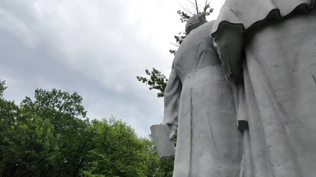 Памятник Марксу и Энгельсу