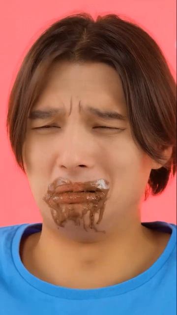Никто не ест Nutella, как этот парень.