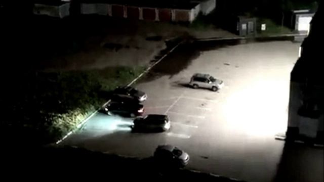 Врубил музон поздно во дворе