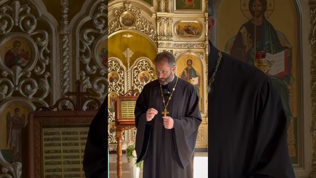 Почему девочкам нельзя в Алтарь / нужно у батюшки спросить