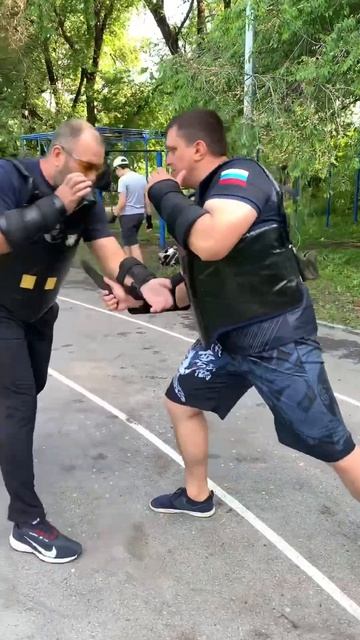 👀Блокирование вооруженной руки