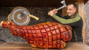 Запеченная гигантская говяжья ножка в особом маринаде!