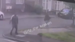 Нью-Пакистан moment: в Англии мигрант со спины пырнул 17-летнюю девочку в шею. Пострадавшая сбежала