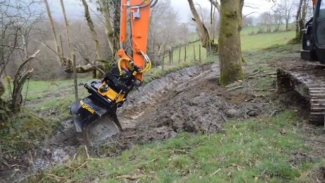 Гусеничный экскаватор Hitachi Zaxis 85US смотреть онлайн