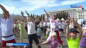 Более трёх тысяч жителей и гостей Кирова стали участниками массовой зарядки на Театральной площади
