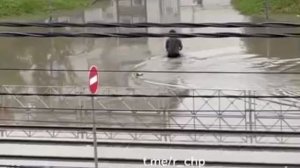 Краснодар затопило дождями, в городе за сутки выпало полторы месячных нормы осадков (90 мм против 65