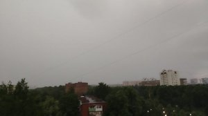 Дождь и молнии.