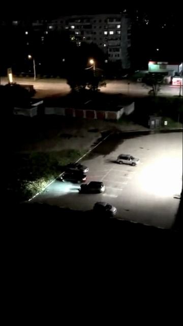 Врубил музон поздно во дворе