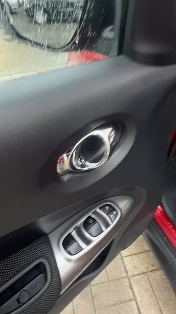 Nissan Juke Кроссовер 1.6 CVT  2012г