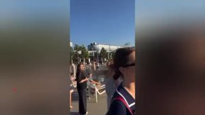 Иностранный специалист приехал в Россию снимать попы русских девушек.

Этим он пытается развивать