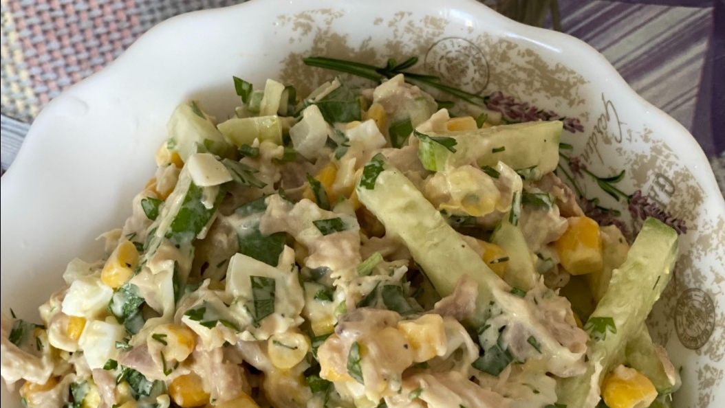 Салат куриный