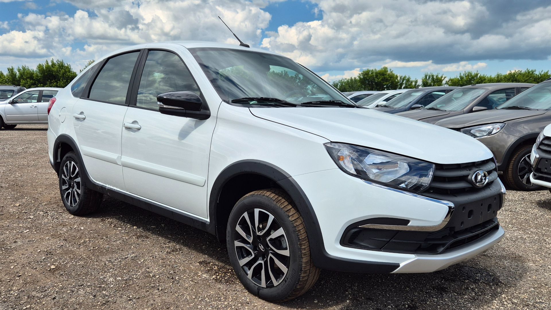 Granta Active Cross снова в наличии,отличный лифтбэк для дачи и дома с скидкой 105 000 #grantacross смотреть онлайн