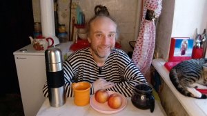 Перекус с котями. Безобидные действия вредят душе. Мукбанг. Обжор. Еда на камеру. Диета. Шизофрения.