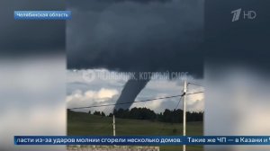 В нескольких регионах РФ из-за ударов молний сгорели дома: кадры.