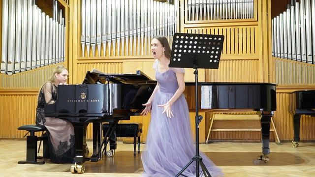 Екатерина Бабич исполняет арию Кунигунды из оперы «Кандид» Бернстайна. Фортепиано — Софья Устюжанина