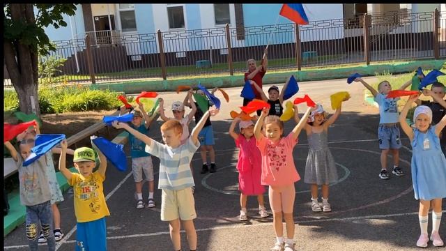 ФЛЕШМОБ ДЕНЬ РОССИИ смотреть онлайн