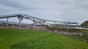 😂🔥👍Местные украинские чиновники, заботясь о людях, построили надземный переход.