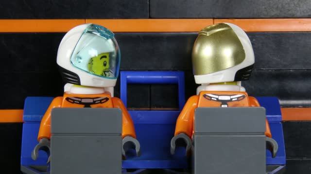 ЛЕГО Выход в открытый космос и другие приключения! 🚀