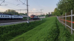 Электровоз ЧС7-157 с пассажирским поездом  Москва - Адлер