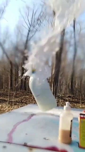в бутылке что-то взорвалось