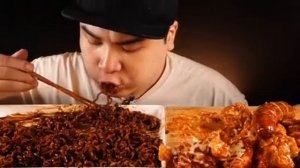 Мукбанг фасолевая лапша и курица  Еда на камеру🍜 много еды