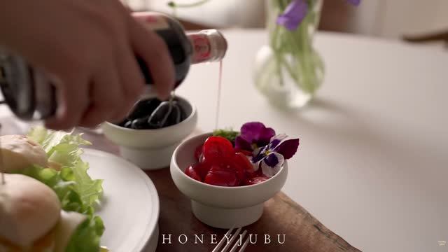 Honeyjubu  Прибраться в новой гостиной  Убраться в прачечной , Сэндвич с рисом из осьминога