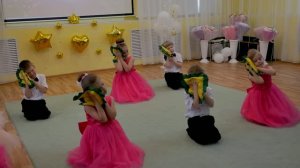 Танец с подушками.