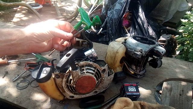 Stihl FS-250.Как выглядит почти задранная поршневая при плохом охлаждении?Хреново!) смотреть онлайн