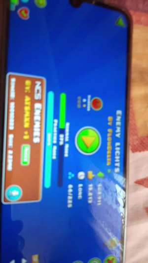 играю геометри даш lite