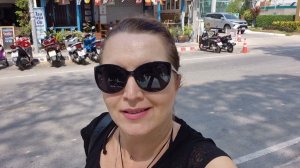 КАК ВЫЖИВАЮТ РУССКОЯЗЫЧНЫЕ В ТАЕ. Рыбный рынок, цены Асфальт провалился, но я упорно еду вперёд!