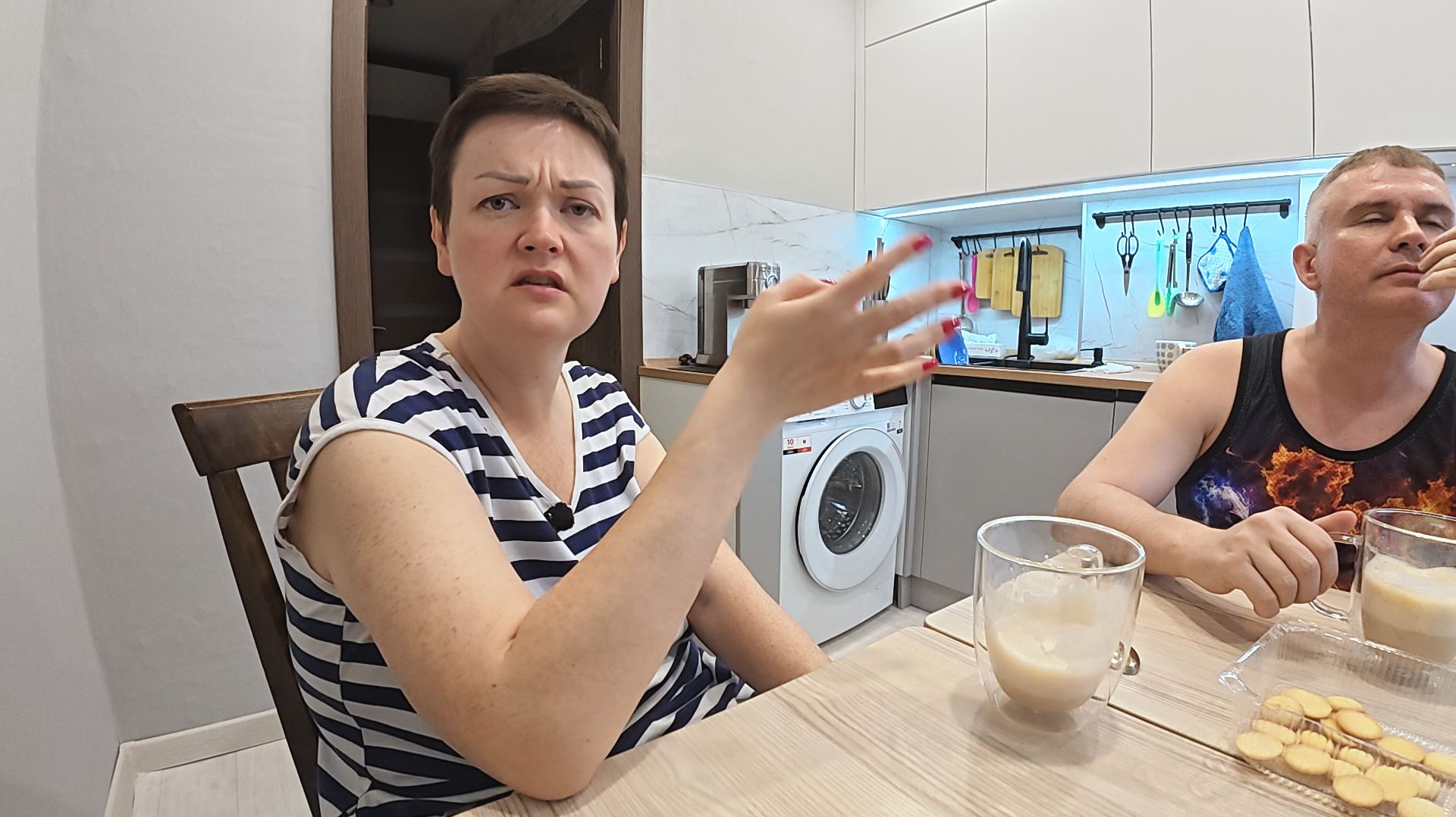 Поставила перед Вованом вопрос РЕБРОМ! Куда решили лететь ОТДЫХАТЬ и ПОЧЕМУ! ПОМОГИТЕ, вредная ЕДА! смотреть онлайн