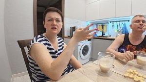 Поставила перед Вованом вопрос РЕБРОМ! Куда решили лететь ОТДЫХАТЬ и ПОЧЕМУ! ПОМОГИТЕ, вредная ЕДА!
