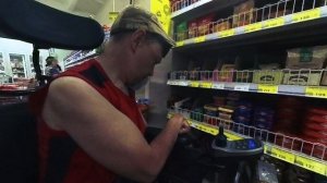 чуть не скупил пол магазина . тяжело на кассе
