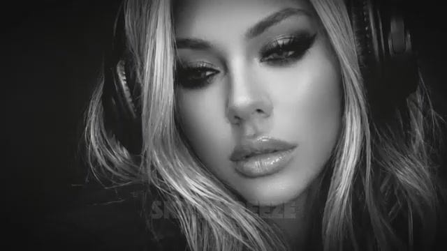 Skyla Reeze — Still Here