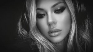Skyla Reeze — Still Here