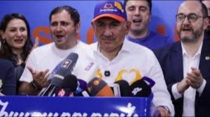 Макрон обвинил Россию во вмешательстве в армянские выборы