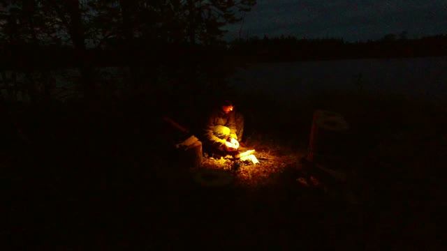 Один на острове. Рыбалка в Карелии. Добрая рыбалка и ночь в палатке смотреть онлайн
