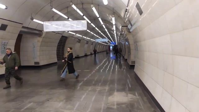 Станция метро Окружная - интерьер, пассажиры, поезда Москва Фрагмент 31