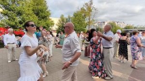 Яблоня цветёт.... 13.06.26.