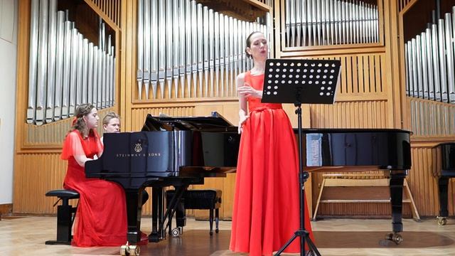 Екатерина Бабич исполняет «К дождю» Гречанинова. Фортепиано — Анна Кандыба