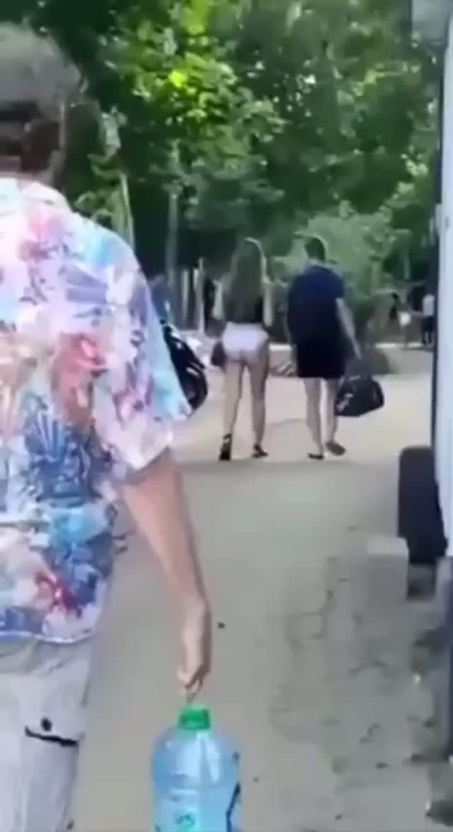 Петя задумался