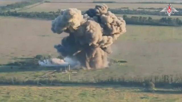 Мощнейший удар! ФАБ-1500 и ФАБ-3000 с УМПК буквально сравняли с землёй вражеские укрытия в Белицком смотреть онлайн
